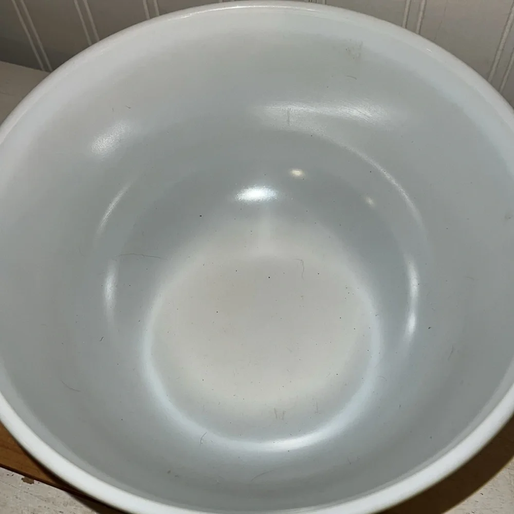 Pyrex 403 2.5 qt Olive Green Mixing Bowl